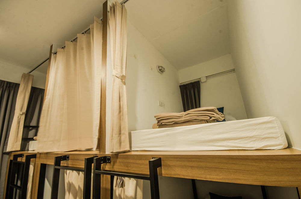 Pier 49 Hostel Бангкок Экстерьер фото