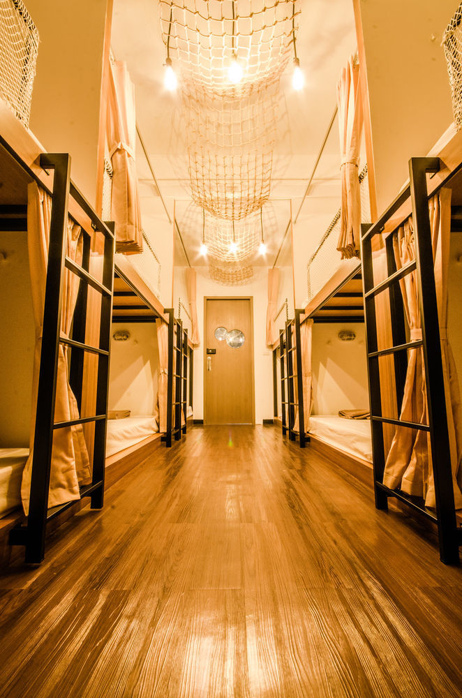 Pier 49 Hostel Бангкок Экстерьер фото